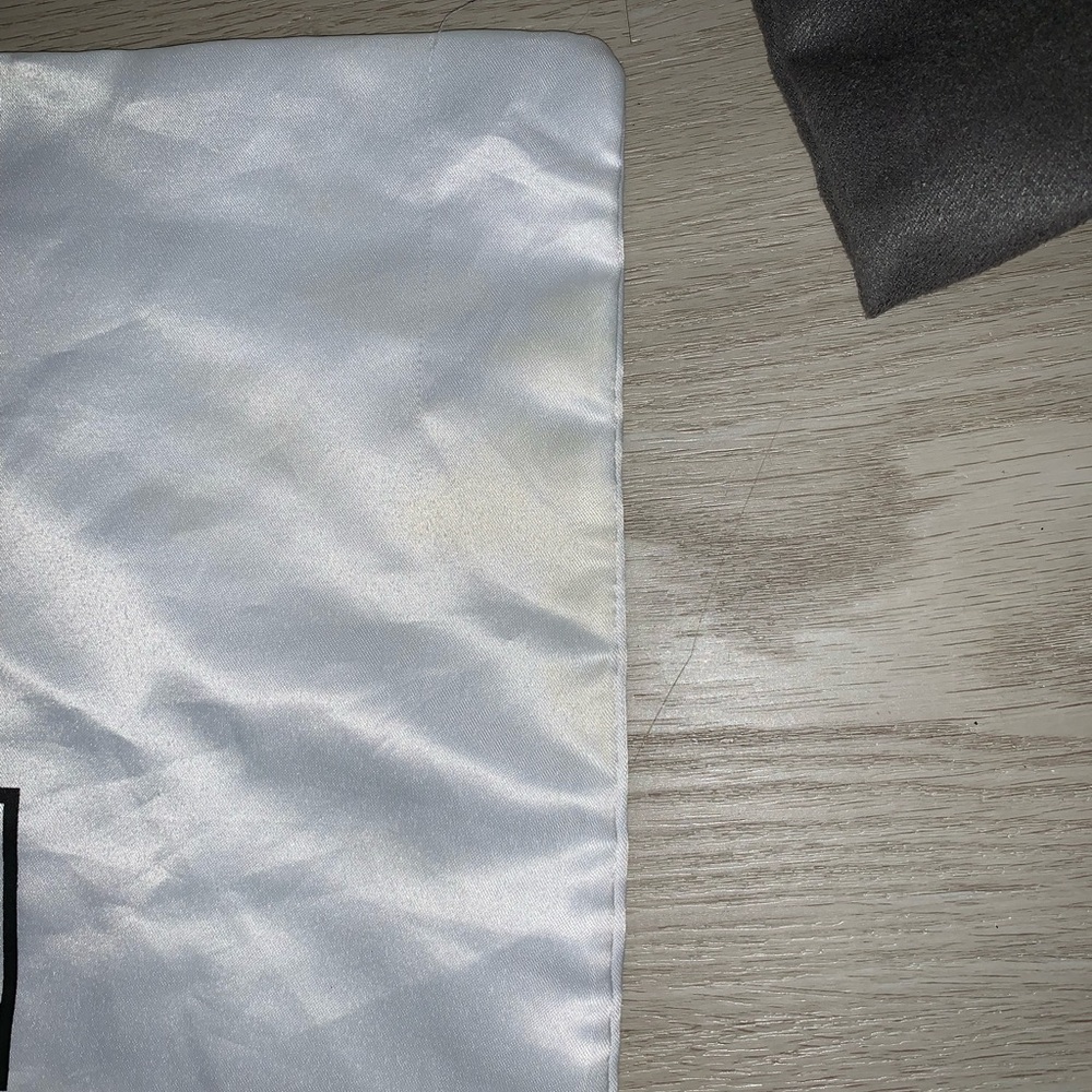 Gucci White Dust Bag with Black Logo - Picture 6 of 7